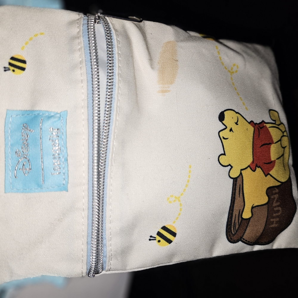Disney Winnie the Pooh Cream Pouch